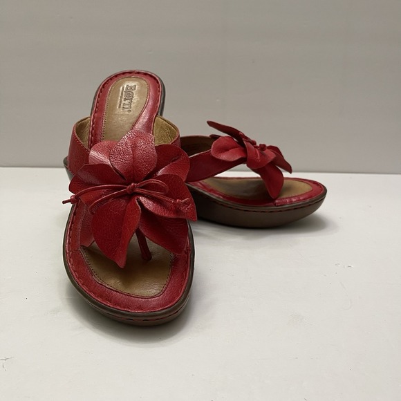 Born Wmna Itty Red Flower Petal Leather Thong Sandals Womens Fairy Floral Size 8 - Picture 1 of 13